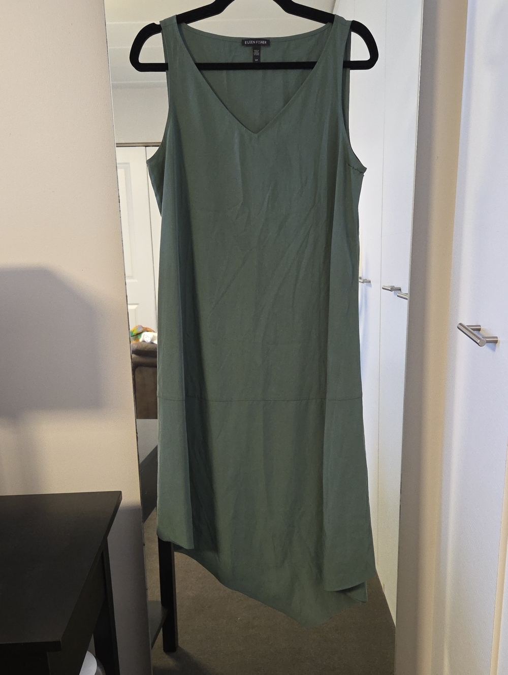 S/P Eileen Fisher Sleeveless V-Neck A-Line Dress in Sag8e.